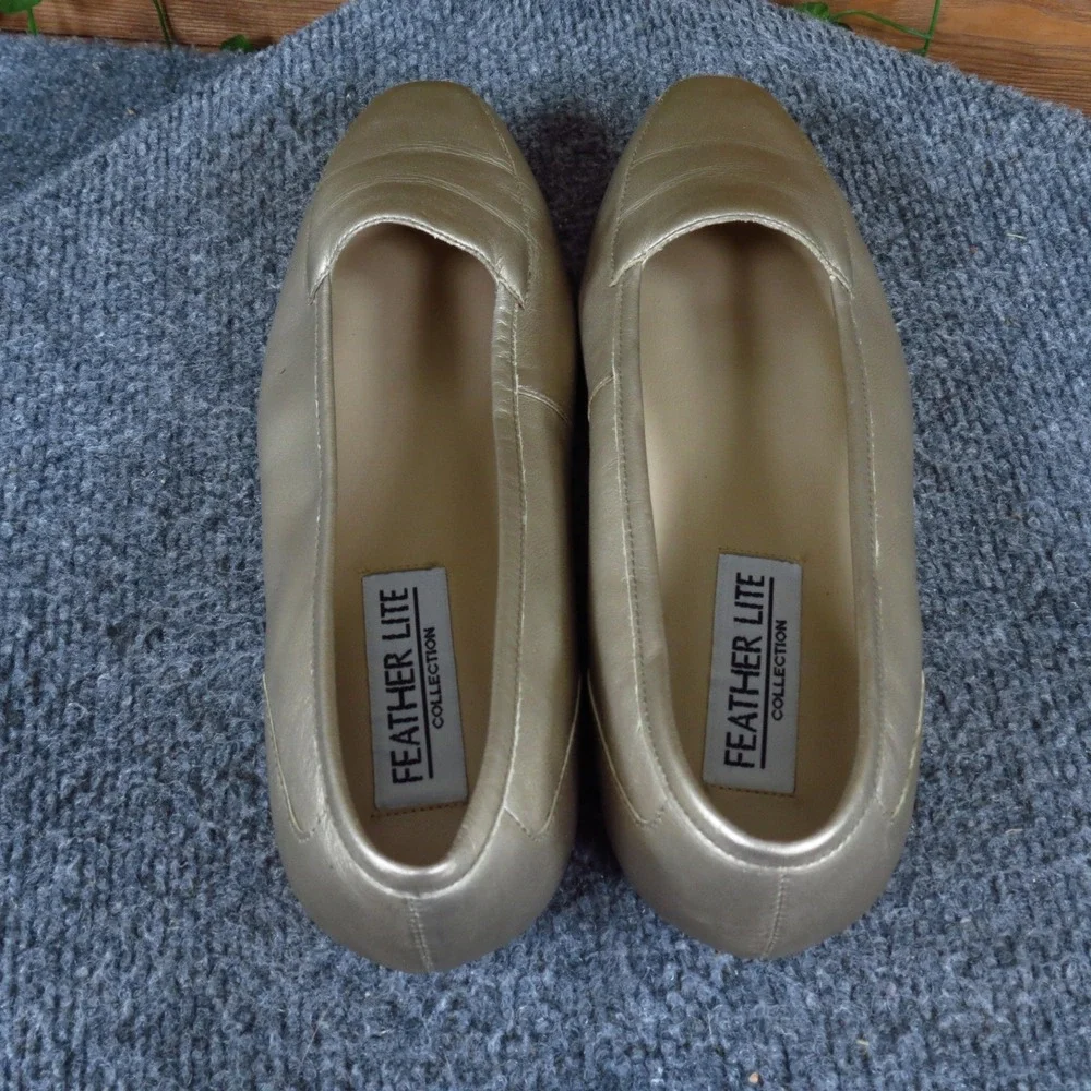 Feather Lite Freedom Women Loafer 7.5 Dress Professional Gold Metallic Leather